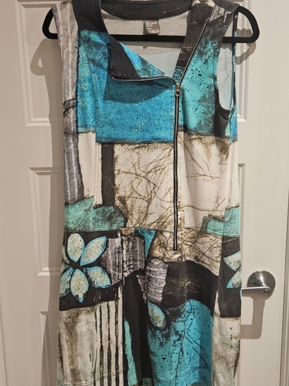 Sleeveless Abstract Zip-Front Midi Dress in Teal and Black